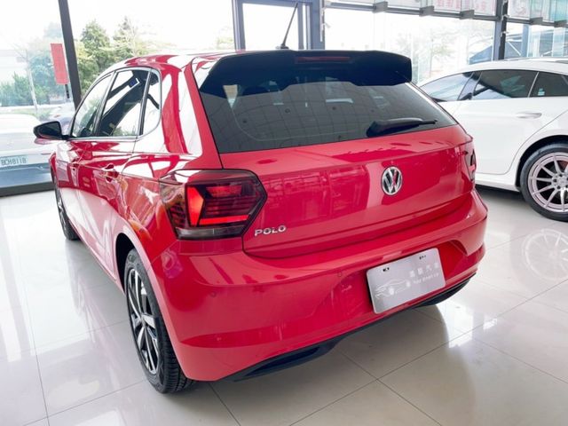 2018 Volkswagen Polo beats 一手車 原廠保養 里程僅跑四萬五 盲點 倒車顯影  第19張相片