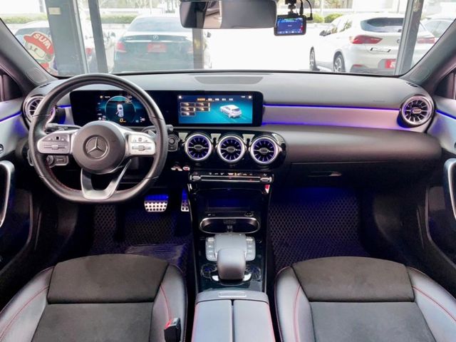 2021 M-Benz A180運動版 原廠保養 里程僅跑五萬六  23P  第15張相片