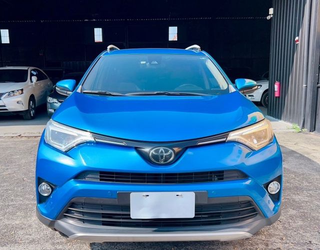 2017/18年式 Toyota RAV4 2.0尊爵 一手車 里程僅跑四萬七 車道偏離 循跡防滑  第2張相片