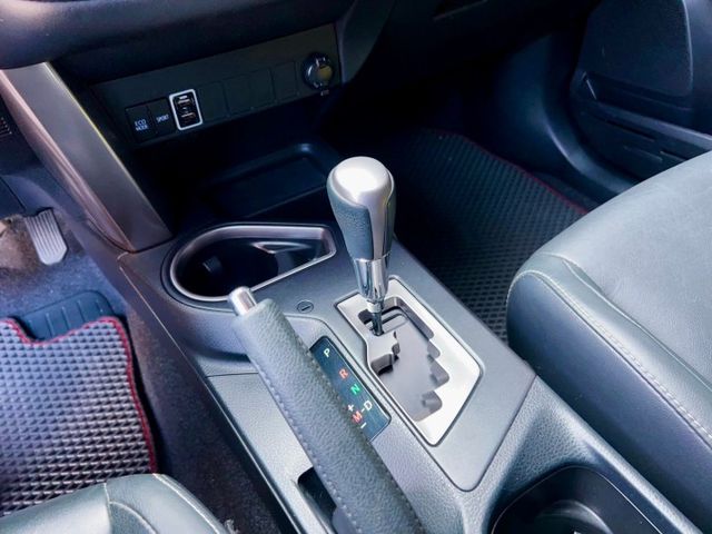 2017/18年式 Toyota RAV4 2.0尊爵 一手車 里程僅跑四萬七 車道偏離 循跡防滑  第14張相片