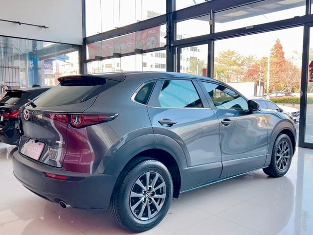 2019/20年式 Mazda CX-30 2.0 尊榮型 里程僅跑六萬九  第17張相片