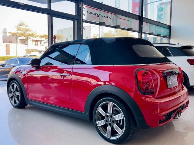 2019 Mini Cabrio Cooper S 總代理 原廠保養 里程僅跑五萬一  第16張相片