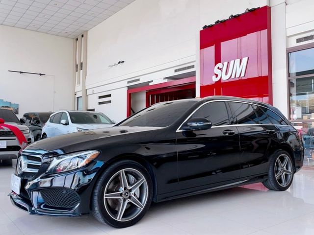 18 年式 M-Benz 加規 C300 AMG 4MATIC Estate 原廠保養 里程十六萬  第3張相片