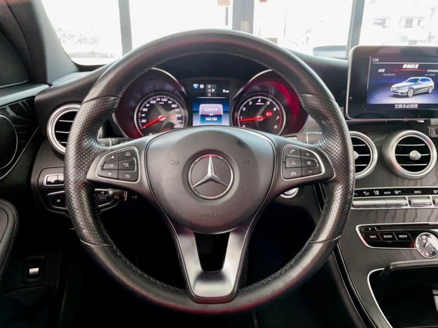18 年式 M-Benz 加規 C300 AMG 4MATIC Estate 原廠保養 里程十六萬  第9張相片