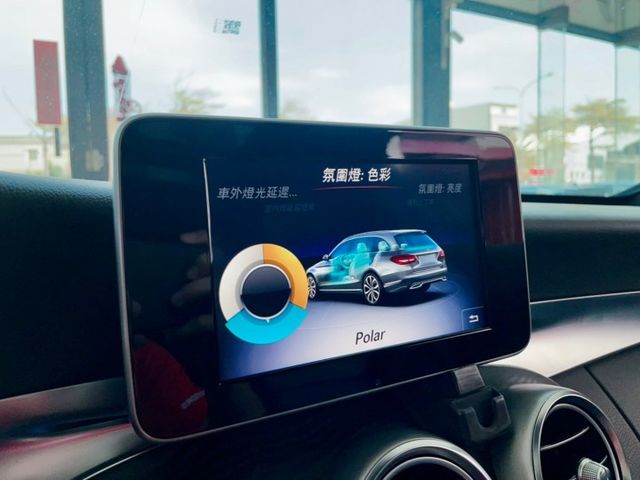 18 年式 M-Benz 加規 C300 AMG 4MATIC Estate 原廠保養 里程十六萬  第13張相片