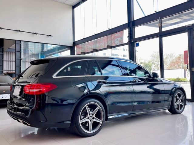 18 年式 M-Benz 加規 C300 AMG 4MATIC Estate 原廠保養 里程十六萬  第20張相片