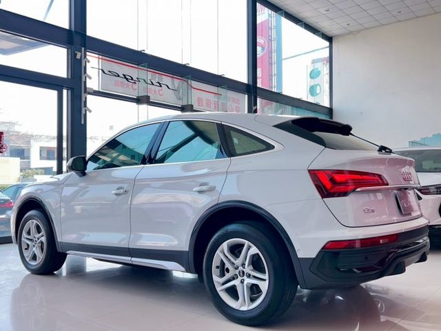 2022 Audi Q5 SB 45 TFSI quattro Advanced進化版 原廠保養 保固中 里程僅跑兩萬四  第17張相片