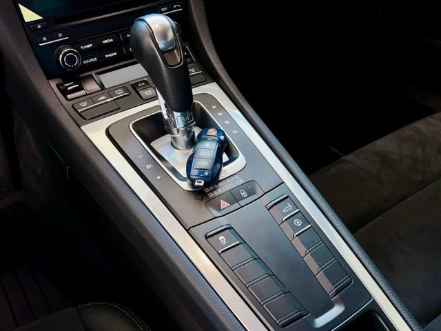 2017 Porsche Cayman 2.0 總代理 里程僅跑三萬六 選配26萬  第12張相片