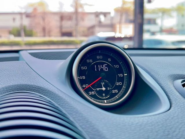 2017 Porsche Cayman 2.0 總代理 里程僅跑三萬六 選配26萬  第14張相片