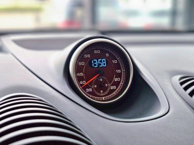 2020 Porsche 718 Cayman 2.0 總代理 里程僅跑三萬七 選配含升級62.08萬  第8張相片