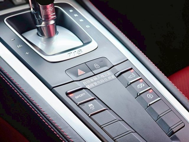 2020 Porsche 718 Cayman 2.0 總代理 里程僅跑三萬七 選配含升級62.08萬  第12張相片