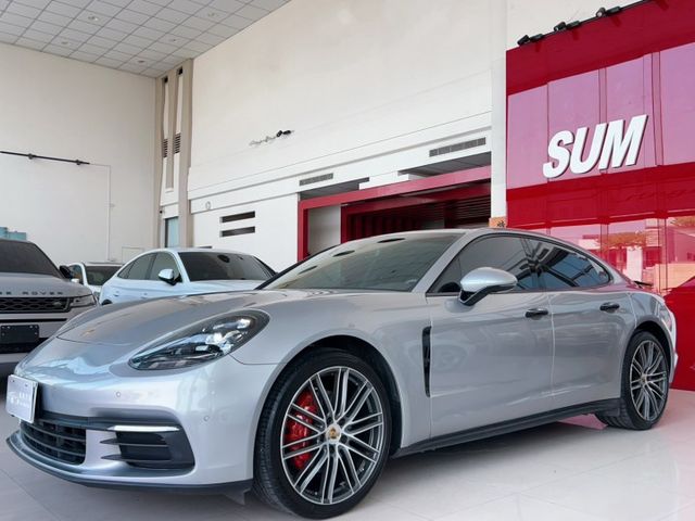 2017 Porsche Panamera  總代理 選配花費165萬 里程僅跑九萬五  第3張相片