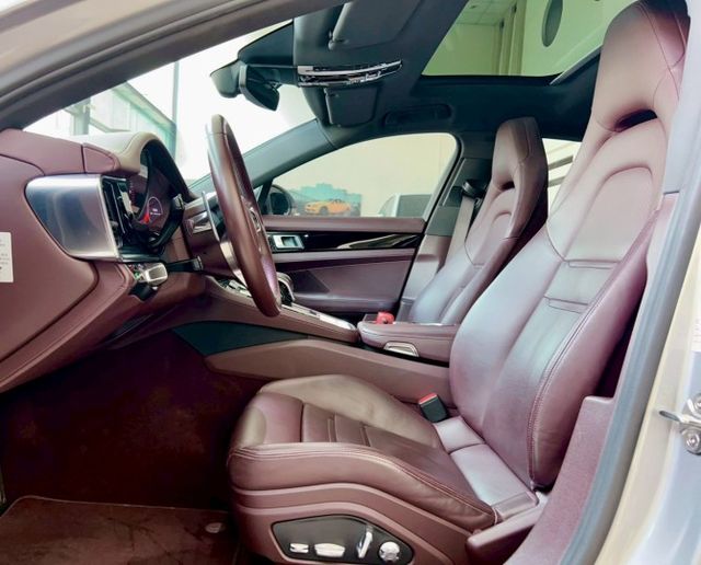 2017 Porsche Panamera  總代理 選配花費165萬 里程僅跑九萬五  第9張相片