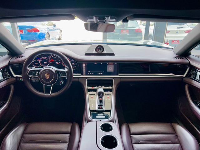 2017 Porsche Panamera  總代理 選配花費165萬 里程僅跑九萬五  第11張相片