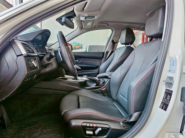 2017 / 18 年式 BMW 320i Sport 小改款 B48 引擎 原廠保養 5AS  第6張相片