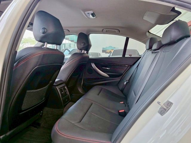 2017 / 18 年式 BMW 320i Sport 小改款 B48 引擎 原廠保養 5AS  第16張相片