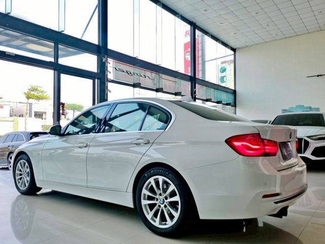 2017 / 18 年式 BMW 320i Sport 小改款 B48 引擎 原廠保養 5AS  第17張相片