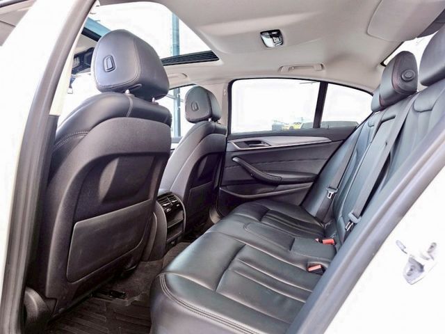 2017 BMW G30 530i Luxury 改裝原廠 M 款空力套件  第13張相片