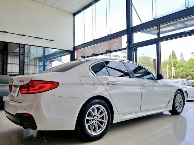 2017 BMW G30 530i Luxury 改裝原廠 M 款空力套件  第16張相片
