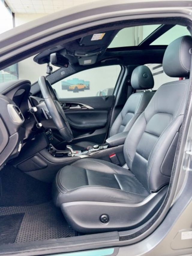 2016 Infiniti Q30 1.6t風尚版 一手車 里程僅跑三萬九 智慧定速巡航系統  第6張相片
