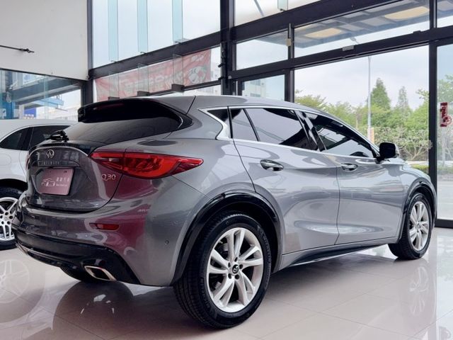 2016 Infiniti Q30 1.6t風尚版 一手車 里程僅跑三萬九 智慧定速巡航系統  第15張相片