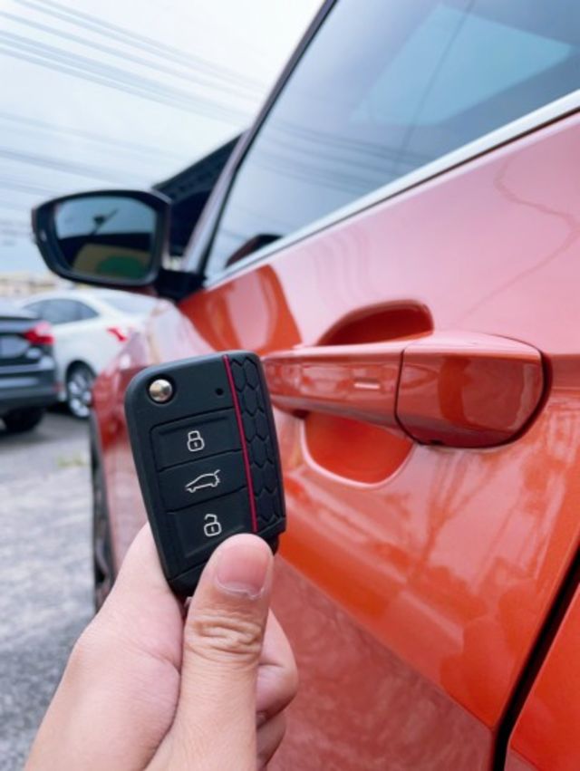 2020 Volkswagen T-Cross 230 TSI Style Design 原廠保養 里程僅跑六萬七  第5張相片