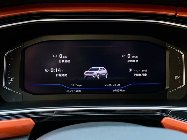 2020 Volkswagen T-Cross 230 TSI Style Design 原廠保養 里程僅跑六萬七  第8張相片