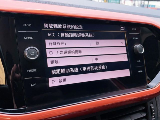 2020 Volkswagen T-Cross 230 TSI Style Design 原廠保養 里程僅跑六萬七  第10張相片