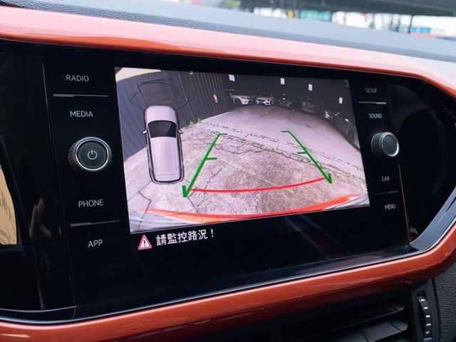 2020 Volkswagen T-Cross 230 TSI Style Design 原廠保養 里程僅跑六萬七  第13張相片