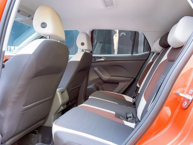 2020 Volkswagen T-Cross 230 TSI Style Design 原廠保養 里程僅跑六萬七  第17張相片