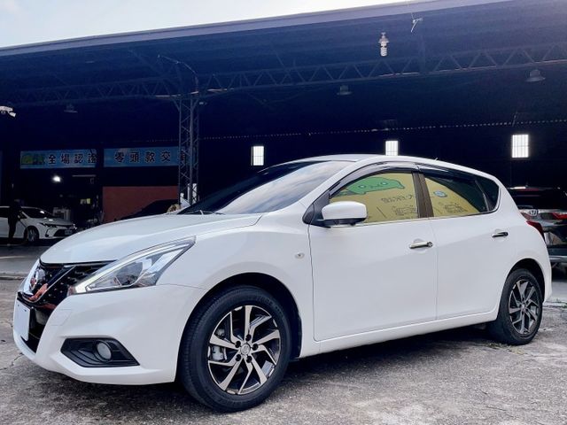 2021 Nissan Tiida 5D 智能360版 超低里程僅跑三萬一  第2張相片