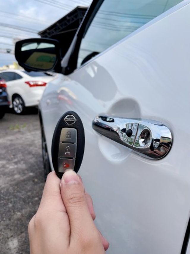 2021 Nissan Tiida 5D 智能360版 超低里程僅跑三萬一  第4張相片