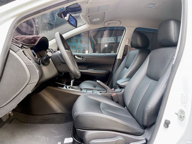 2021 Nissan Tiida 5D 智能360版 超低里程僅跑三萬一  第5張相片