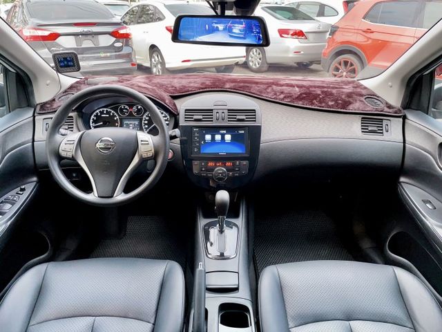 2021 Nissan Tiida 5D 智能360版 超低里程僅跑三萬一  第12張相片
