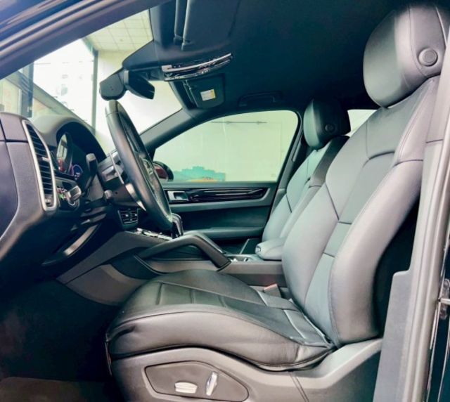 2019 Porsche Cayenne 總代理 超低里程僅跑三萬三 選配含改裝47.8萬  第9張相片
