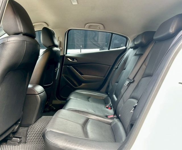 2018 Mazda 3 5D 2.0 尊榮進化版 里程僅跑八萬 循跡 盲點  第8張相片