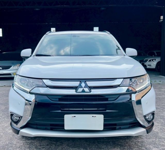 2020/21年式  Mitsubishi  Outlander 4WD 躍動型 循跡防滑 三合一盲區偵測警示  第2張相片