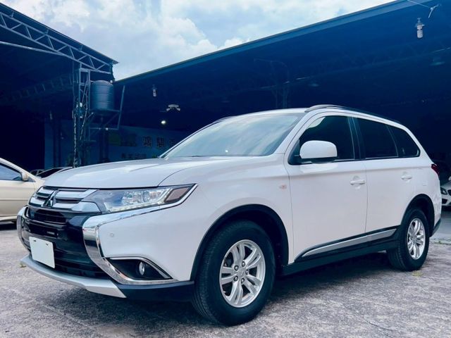 2020/21年式  Mitsubishi  Outlander 4WD 躍動型 循跡防滑 三合一盲區偵測警示  第3張相片