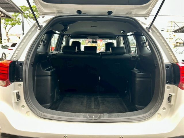 2020/21年式  Mitsubishi  Outlander 4WD 躍動型 循跡防滑 三合一盲區偵測警示  第16張相片