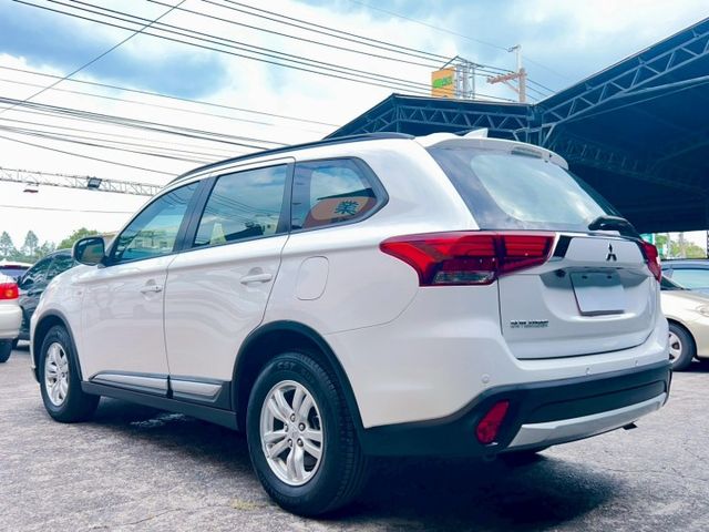 2020/21年式  Mitsubishi  Outlander 4WD 躍動型 循跡防滑 三合一盲區偵測警示  第17張相片