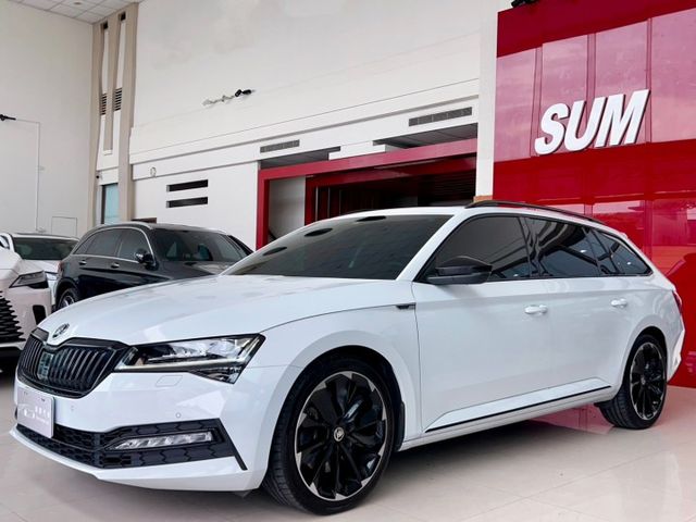2022/23年式 Skoda Superb Combi 2.0 TSI SportPlus 4x4 一手車 原廠保養  第3張相片