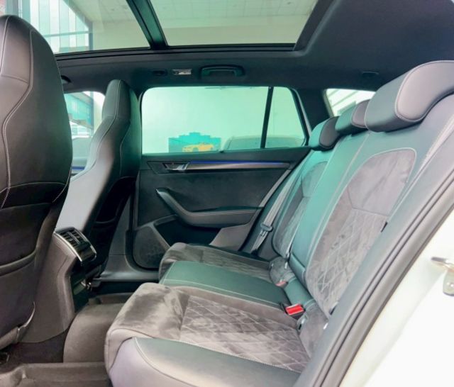 2022/23年式 Skoda Superb Combi 2.0 TSI SportPlus 4x4 一手車 原廠保養  第9張相片