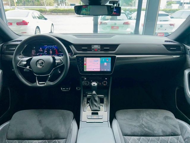 2022/23年式 Skoda Superb Combi 2.0 TSI SportPlus 4x4 一手車 原廠保養  第11張相片