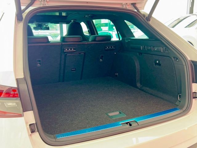 2022/23年式 Skoda Superb Combi 2.0 TSI SportPlus 4x4 一手車 原廠保養  第18張相片