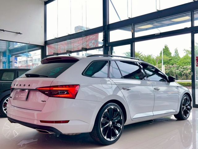 2022/23年式 Skoda Superb Combi 2.0 TSI SportPlus 4x4 一手車 原廠保養  第20張相片
