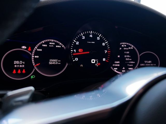 2020/21年式 Porsche Cayenne V6 總代理 原廠保養 里程僅跑二萬五  第4張相片