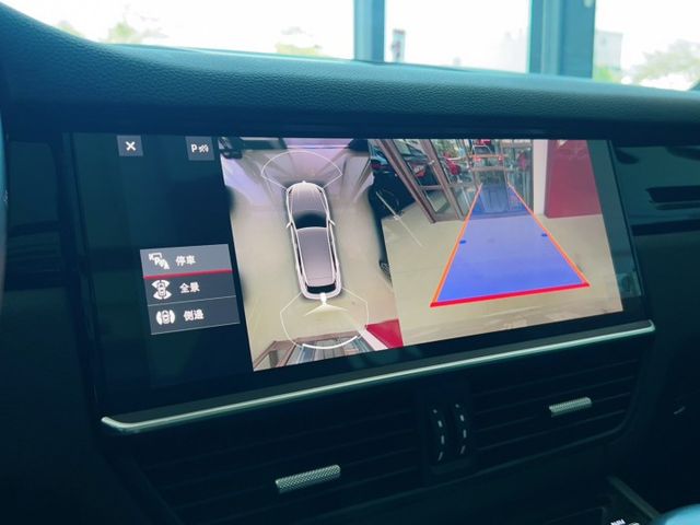 2020/21年式 Porsche Cayenne V6 總代理 原廠保養 里程僅跑二萬五  第6張相片