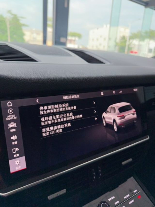 2020/21年式 Porsche Cayenne V6 總代理 原廠保養 里程僅跑二萬五  第8張相片