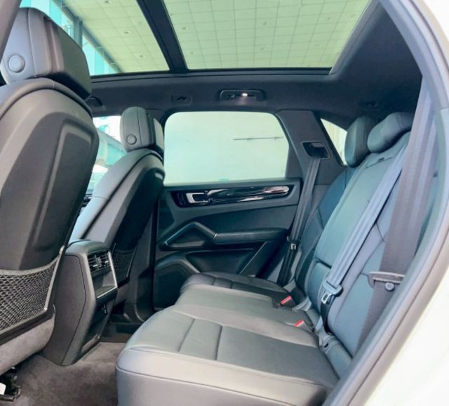 2020/21年式 Porsche Cayenne V6 總代理 原廠保養 里程僅跑二萬五  第10張相片