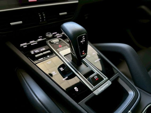 2020/21年式 Porsche Cayenne V6 總代理 原廠保養 里程僅跑二萬五  第13張相片